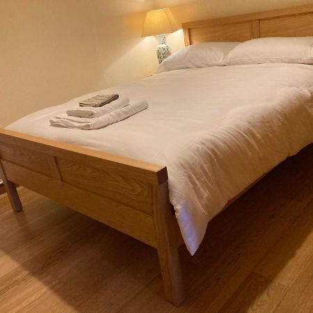 Double Bed Self Contained Annexe 14B Is To The Right Of The Main House Apartment Солсбъри Екстериор снимка